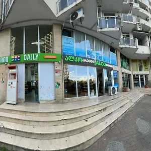 Luxury 18-18 Leo Group Апарт-отель
